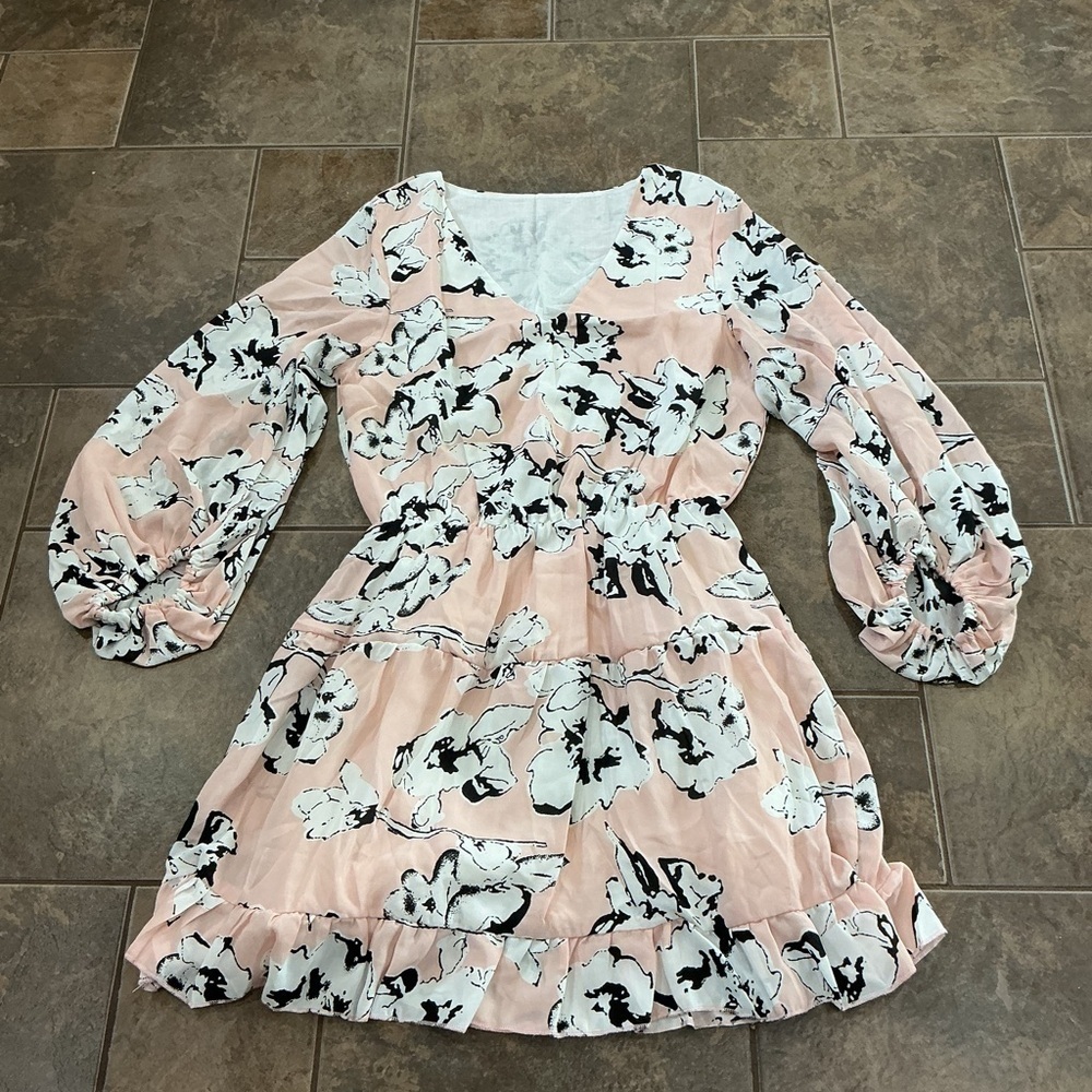 💰Make an offer, bundle and save💰 Floral Pink/peach Dress
